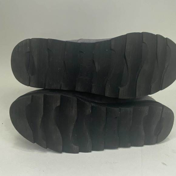 Womens Muk Luks Mukluks Mid Calf Boots Gray Knit Suede Buckle Accent - Picture 8 of 8